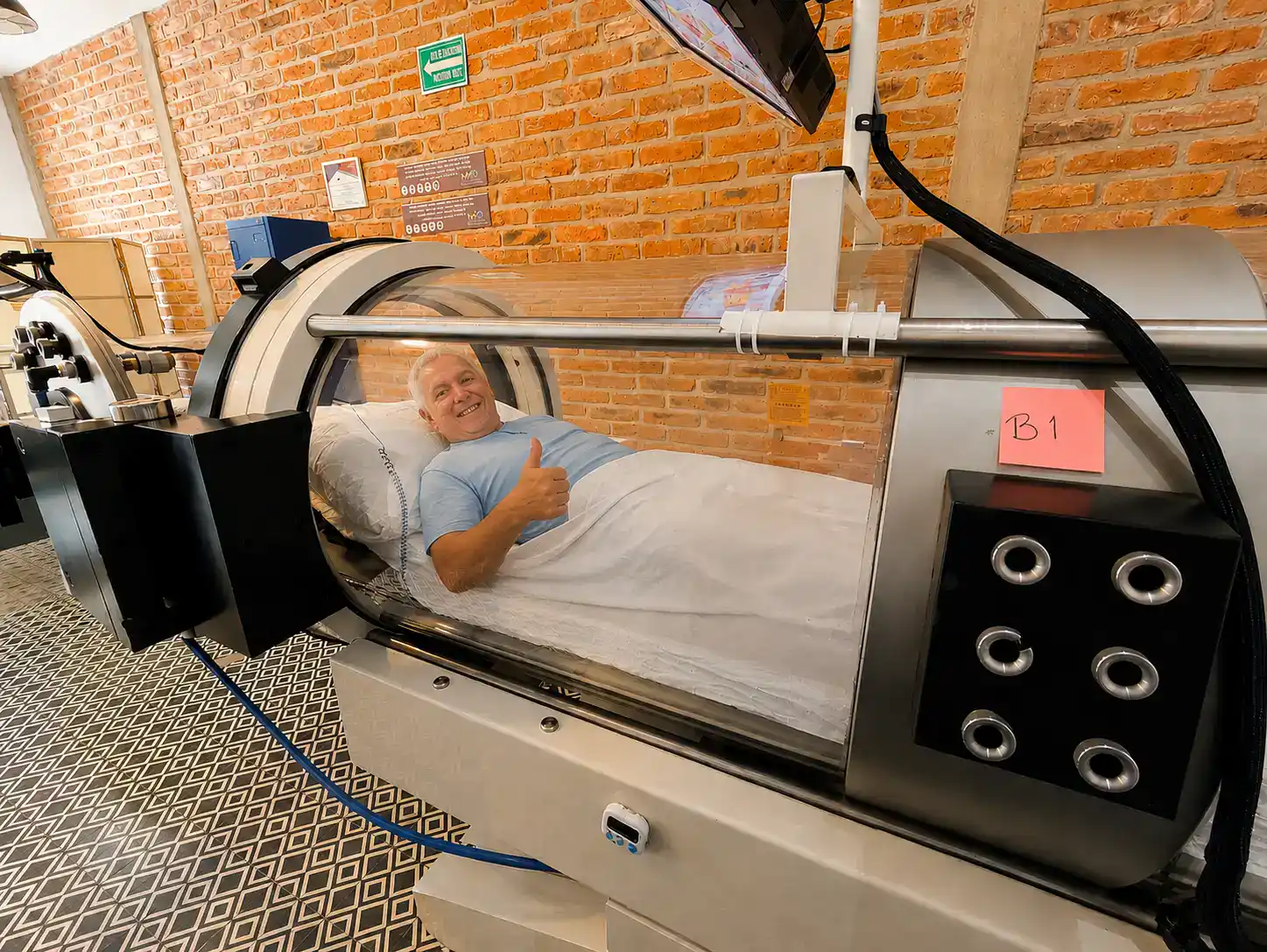 Instalaciones espaciosas de cámara hiperbárica en MHO2 Chapala–Ajijic / Spacious hyperbaric chamber facilities in Ajijic